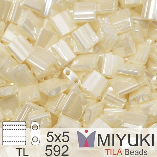 Korálky MIYUKI tvar TILA BEADS velikost 5x5mm. Barva TL-592 Antique Ivory Pearl Ceylon. Balení 5g.