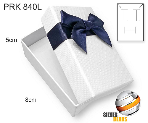 Krabička na šperky. Materiál papír . Ozn. PRK 840L. Velikost 5x8cm. Barva BÍLÁ s Tm. modrou mašlí.