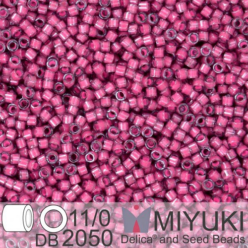 Korálky Miyuki Delica 11/0. Barva Luminous Jazzberry DB2050. Balení 5g.