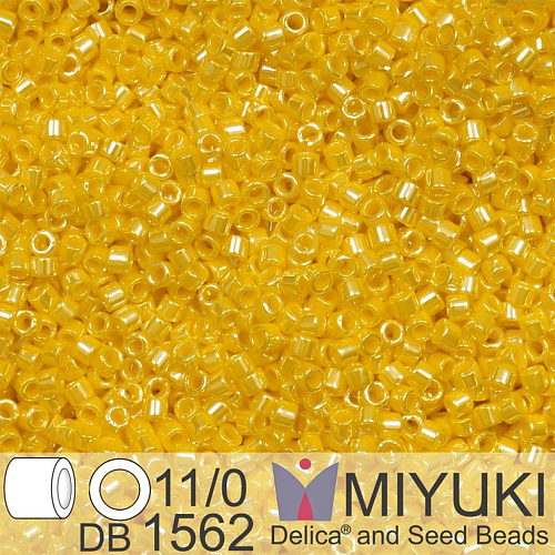 Korálky Miyuki Delica 11/0. Barva Opaque Canary Luster DB1562. Balení 5g.