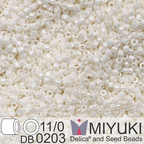 Korálky Miyuki Delica 11/0. Barva Cream Ceylon DB0203. Balení 5g.