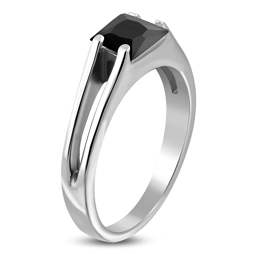 Krásný prsten z chirurgické ocele ZRC 077 s černý  kamínkem o velikosti 8