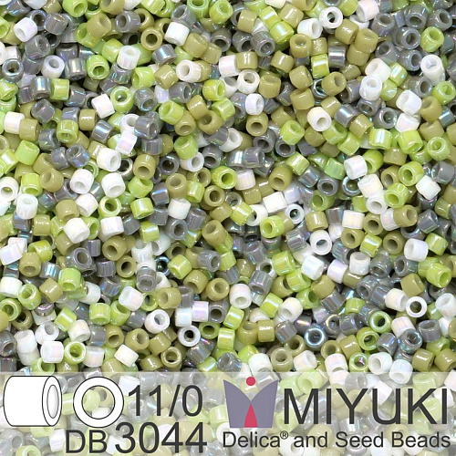 Korálky Miyuki Delica 11/0. Barva Forest Green Mix DB3044. Balení 5g