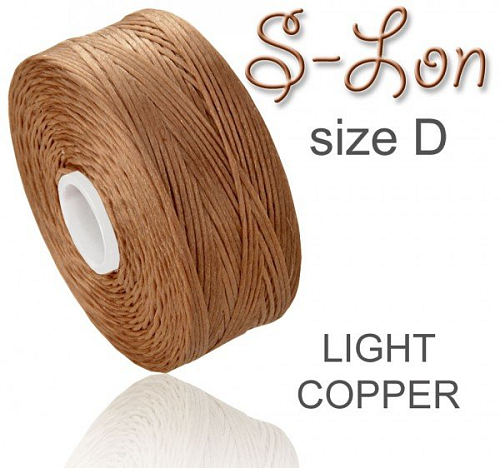 SUPERLON zkráceně S-LON pevná korálková nit. Barva LIGHT COPPER. Síla nitě D. Balení cca 71m na cívce