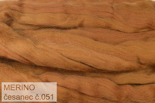 Česanec australské merino (20-21 - mikronů), vlna na plstění a předení. Barva 051 skořicová. Balení 20g
