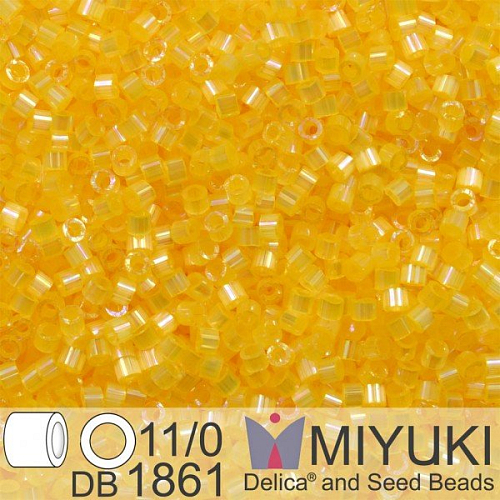 Korálky Miyuki Delica 11/0. Barva Silk Inside Dyed Lt Apricot AB DB1861. Balení 5g.