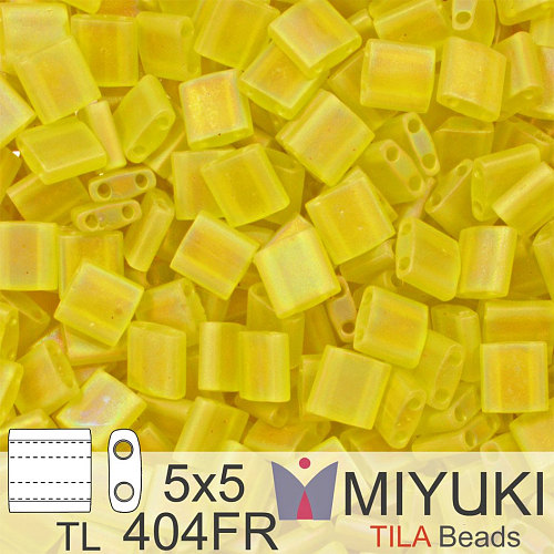 Korálky MIYUKI tvar TILA BEADS velikost 5x5mm. Barva TL-404FR Matte Opaque Yellow AB. Balení 5g.