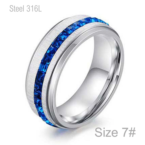 Prsten z chirurgické ocele P 241 s kamínky v barvě Royal blue po celém obvodě o velikosti 7