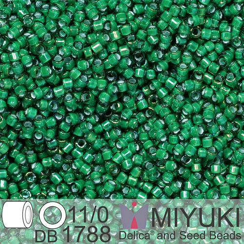 Korálky Miyuki Delica 11/0. Barva White Lined Emerald AB DB1788. Balení 5g