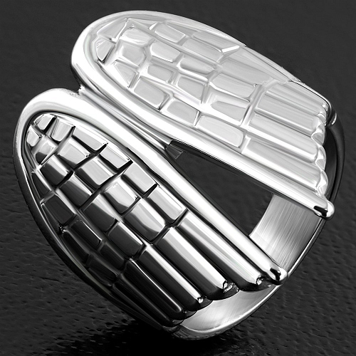 Ocelový prsten WRP 033 s andělem, který tvoří celý přední díl prstenu o velikosti 9
