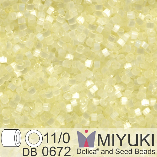 Korálky Miyuki Delica 11/0. Barva Cream Silk Satin DB0672. Balení 5g.