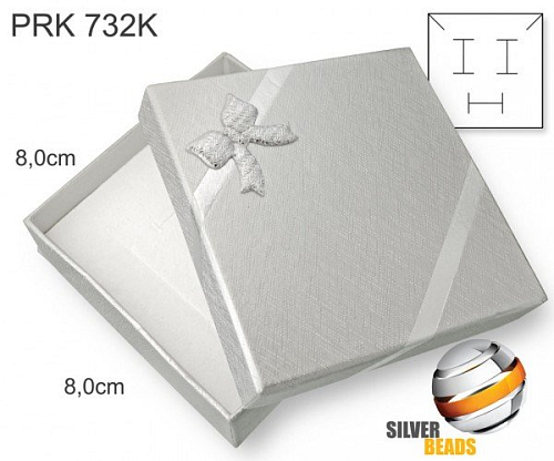 Krabička na šperky.Velikost 8x8cm. Materiál papír+okrasná mašle. Ozn. PRK 732K. Barva STŘÍBRNÁ s stuhou. 