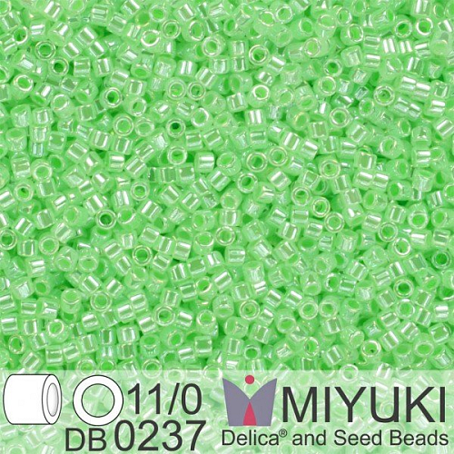 Korálky Miyuki Delica 11/0. Barva Mint Green Ceylon  DB0237. Balení 5g.