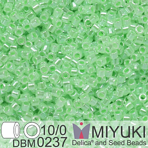 Korálky Miyuki Delica 10/0. Barva Mint Green Ceylon DBM0237. Balení 5g.