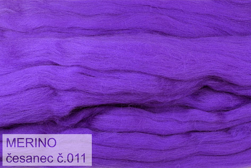 Česanec australské merino (20-21 - mikronů), vlna na plstění a předení. Barva 011 fialová 20g