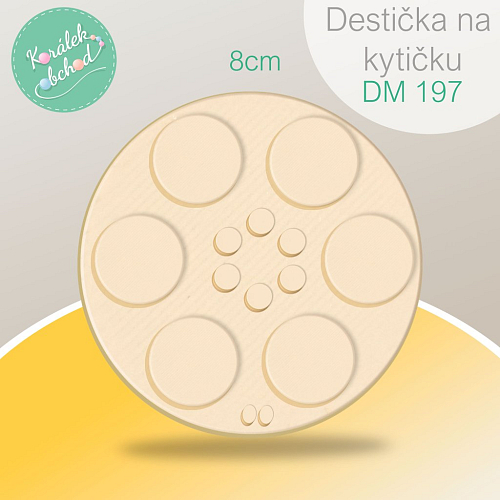 Destička (šablona) na výrobu drátěné kytičky DM 197. Rozměr destičky 8cm. Materiál plast.