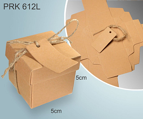 Krabička na šperky skládací. Materiál papír+provázek. Ozn. PRK 612L. Velikost 5,0x5,0cm. Barva Přírodní s vysačkou. 